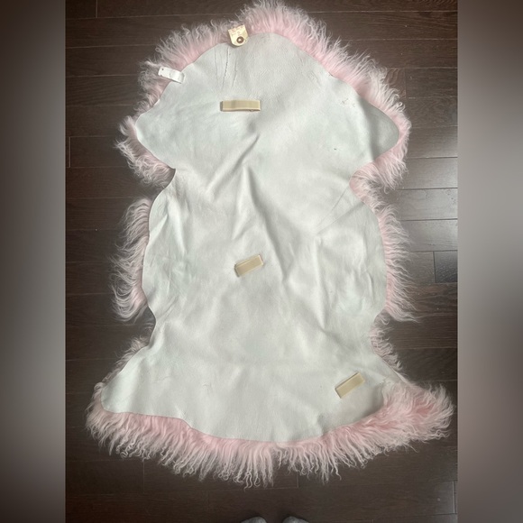 Luxurious Pink Sheepskin Rug - Picture 3 of 3